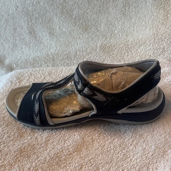 Stylish Navy Sandals for Women (New without tags!) - Picture 5 of 13